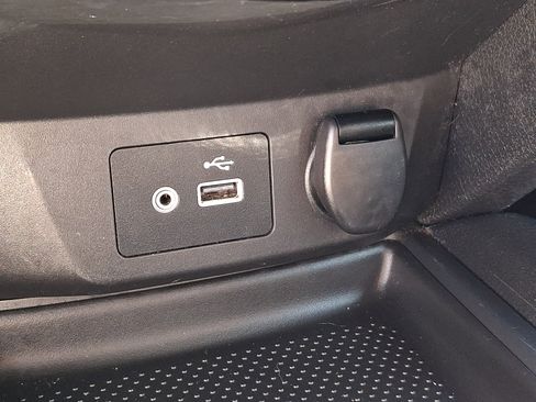 Used 2019 Nissan Rogue S AWD/4WD image 23