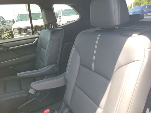 Used 2024 GMC Acadia Elevation w/ Luxury Package FWD image 17