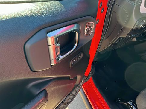 Used 2025 Jeep Wrangler Willys image 15