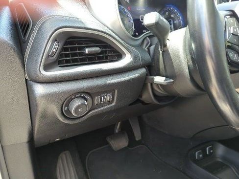 Certified 2021 Chrysler Pacifica Touring w/ S Appearance Package image 14