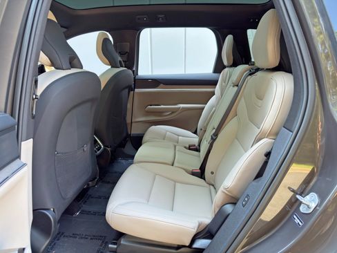 Used 2025 Volvo EX90 Ultra AWD/4WD image 41