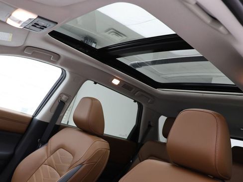 Used 2024 Nissan Pathfinder Platinum image 19