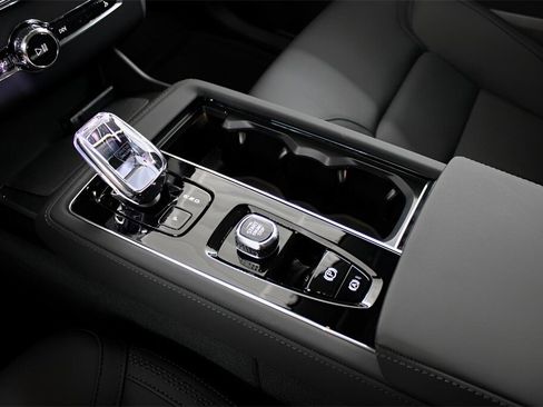 New 2025 Volvo XC90 T8 Core w/ Protection Package image 23