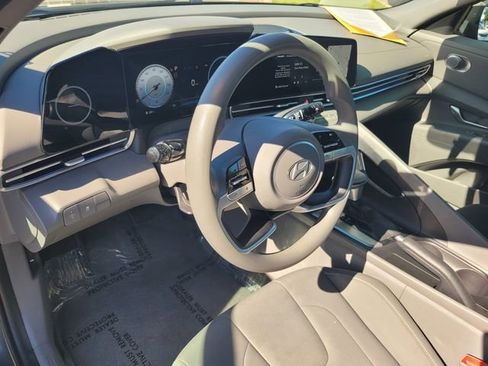 Used 2024 Hyundai Elantra SEL FWD image 12