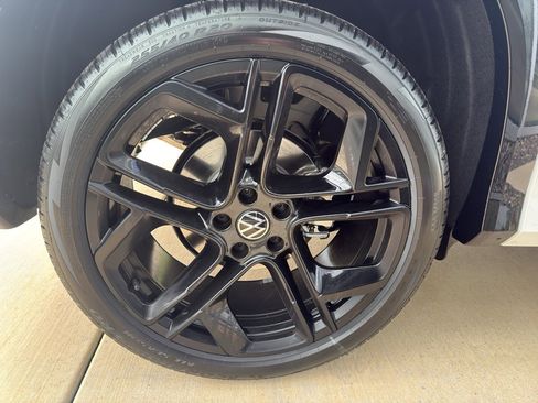 New 2026 Volkswagen Tiguan SE R-Line image 19