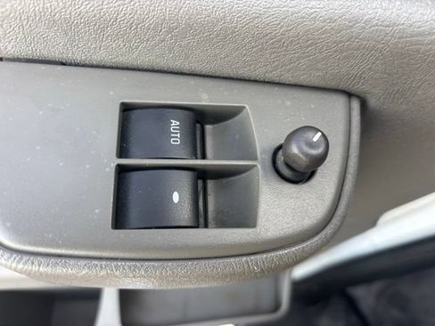 Used 2021 Chevrolet Express 2500 RWD image 25