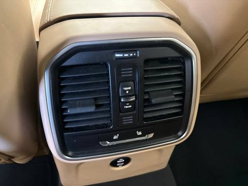 Certified 2023 Porsche Macan AWD/4WD image 32
