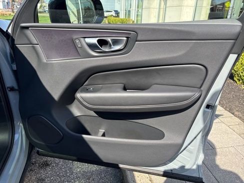 Used 2025 Volvo XC60 B5 Plus image 15
