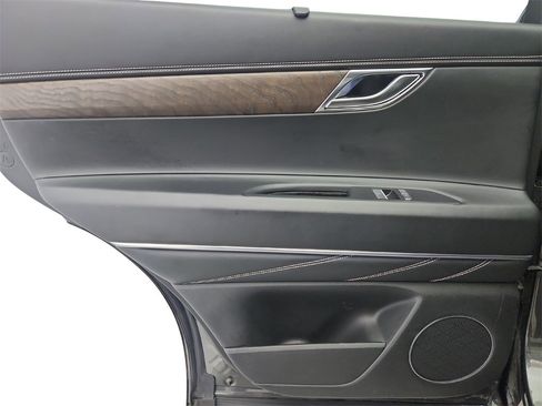 Used 2024 Genesis GV80 2.5T image 23