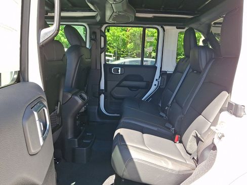 New 2026 Jeep Wrangler Unlimited Sahara AWD/4WD image 6