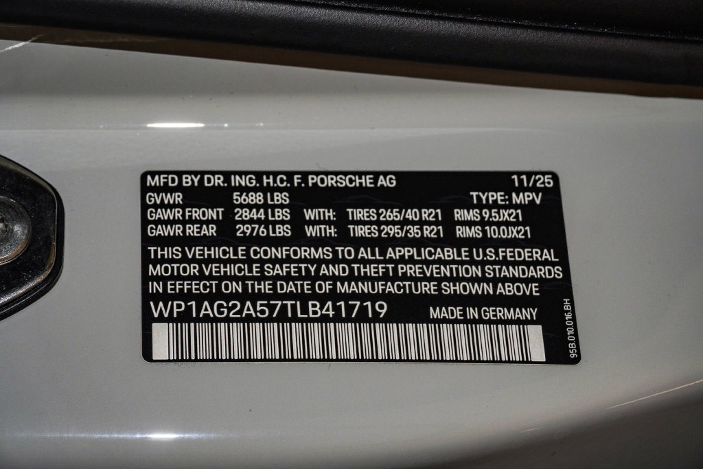 Certified 2026 Porsche Macan S AWD/4WD image 30