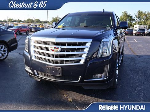 Used 2019 Cadillac Escalade Luxury w/ LPO, Radiant Package AWD/4WD image 9
