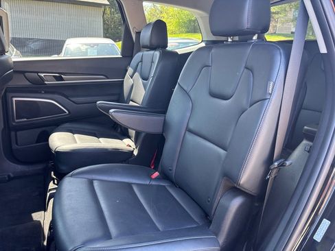 Used 2025 Kia Telluride S image 32