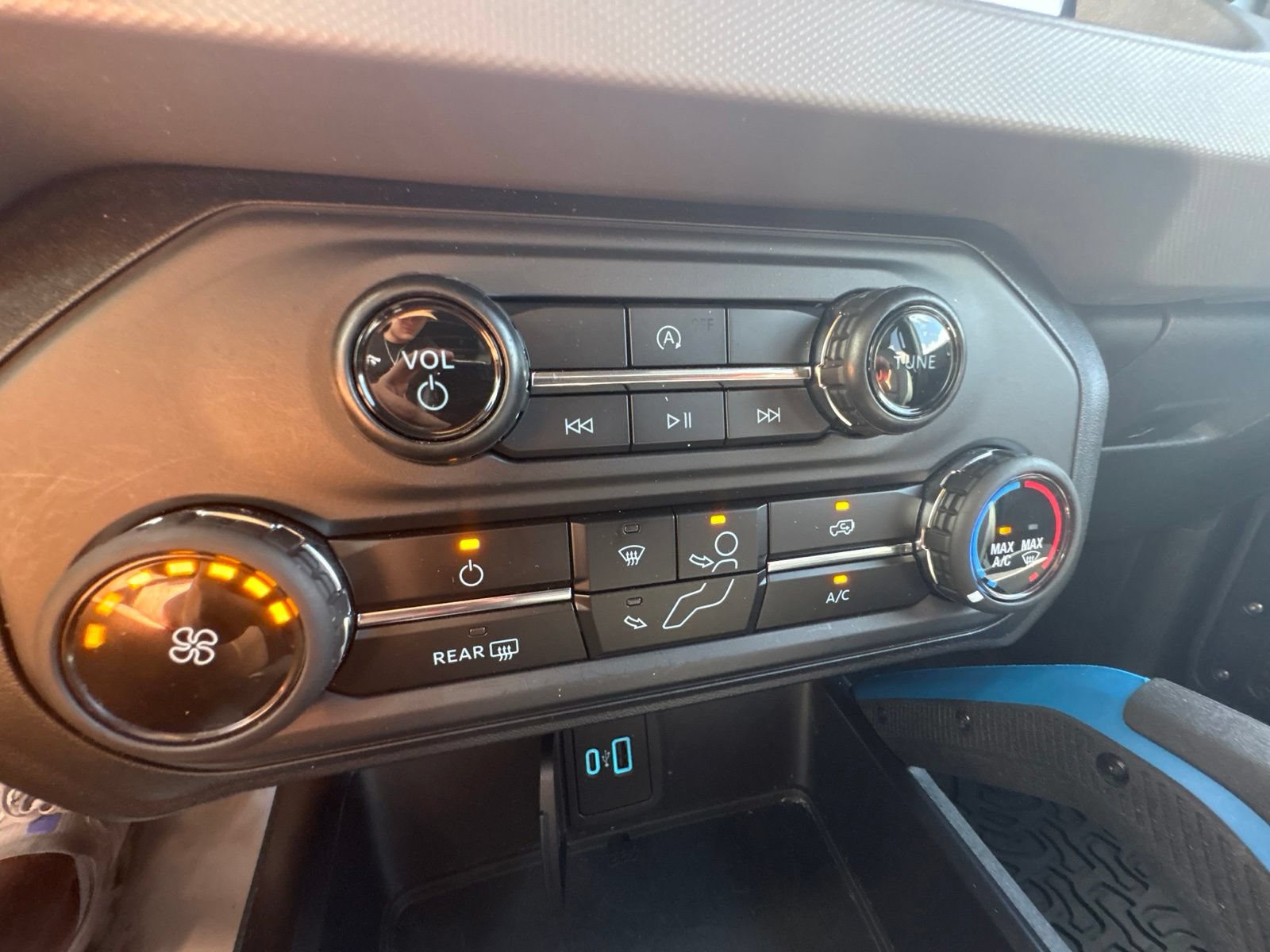 Used 2024 Ford Bronco Black Diamond AWD/4WD image 25