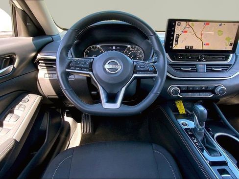 Used 2024 Nissan Altima 2.5 SV w/ SV Premium Package image 8