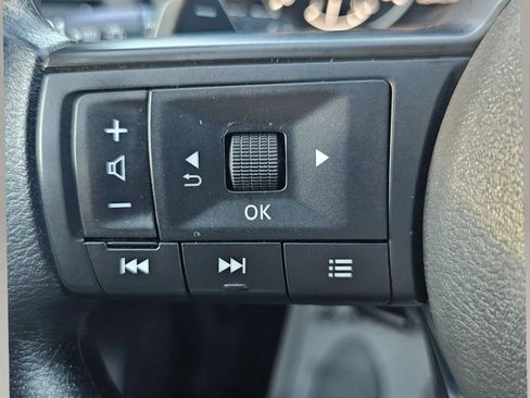 Used 2023 Nissan Rogue S AWD/4WD image 16