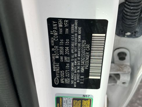 Used 2025 Hyundai Elantra SEL FWD image 30
