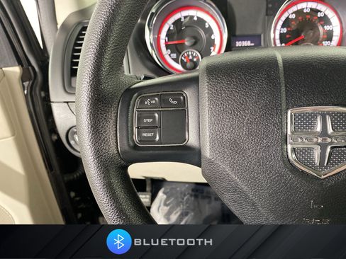 Used 2019 Dodge Grand Caravan SE w/ UConnect Hands-Free Group FWD image 21