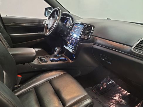 Used 2021 Jeep Grand Cherokee Limited image 25