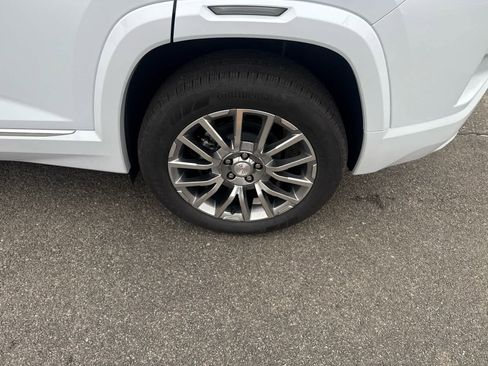 New 2026 GMC Terrain Denali w/ LPO, Floor Liner Package AWD/4WD image 9
