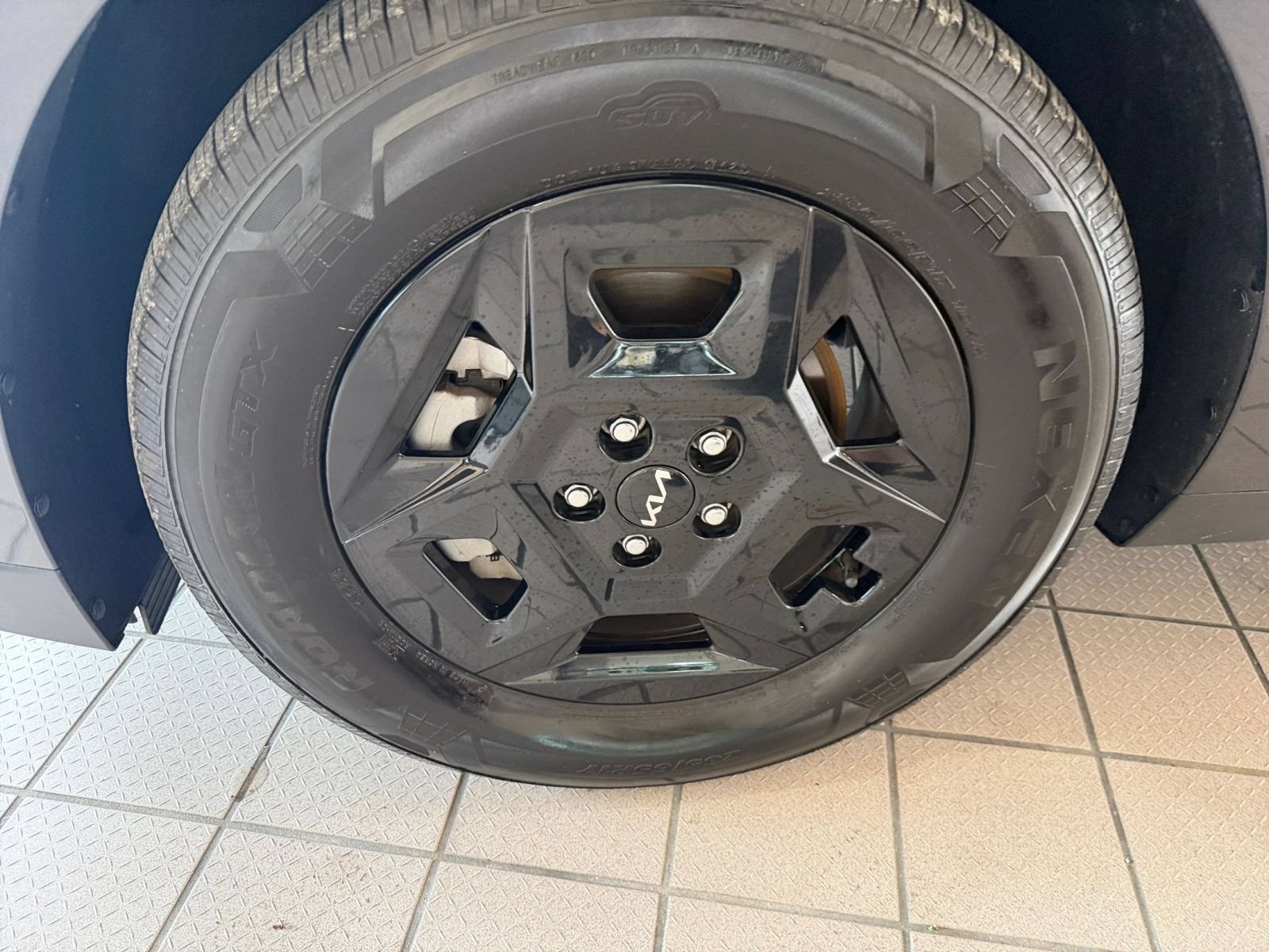 Used 2026 Kia Carnival FWD image 28