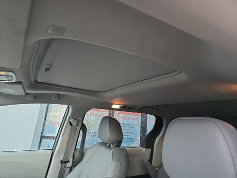 Used 2024 Toyota Sienna XLE image 34