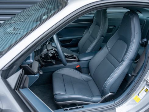 Certified 2023 Porsche 911 Carrera RWD image 6