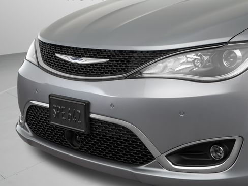 Used 2018 Chrysler Pacifica Limited FWD image 70