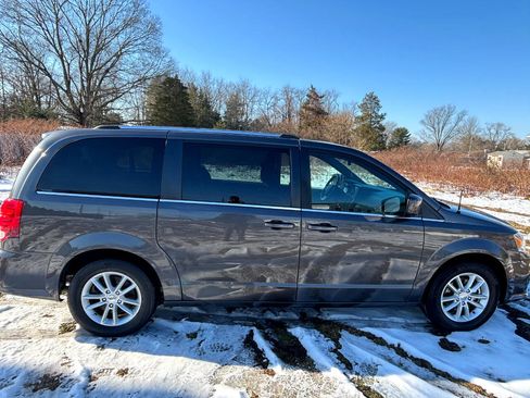Used 2020 Dodge Grand Caravan SXT image 4