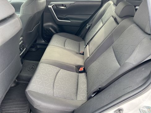 Used 2022 Toyota RAV4 XLE image 33