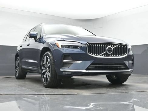 Used 2023 Volvo XC60 B5 Plus AWD/4WD image 33
