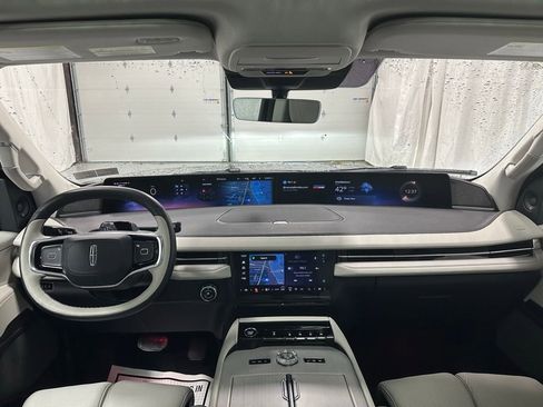 Used 2025 Lincoln Navigator L Reserve image 52