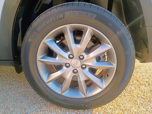 Used 2018 Jeep Cherokee Limited AWD/4WD image 19
