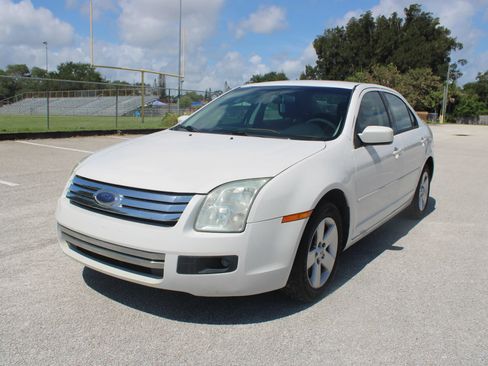 Used 2009 Ford Fusion SE FWD image 2