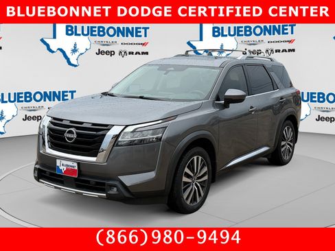 Used 2022 Nissan Pathfinder Platinum w/ Cargo Package FWD image 1