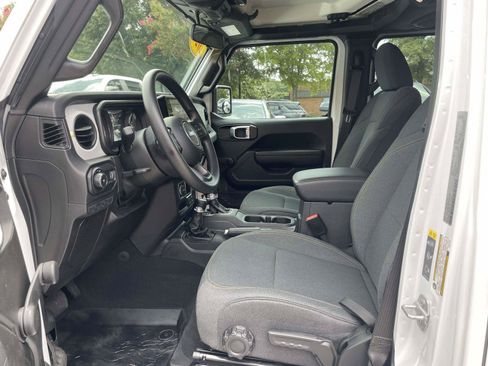 Used 2024 Jeep Wrangler Unlimited Sport AWD/4WD image 4