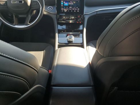 New 2025 Jeep Grand Cherokee L Altitude image 23