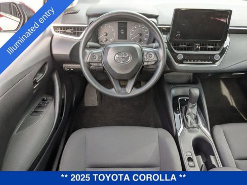 Used 2025 Toyota Corolla LE image 30