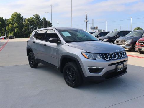 Used 2019 Jeep Compass Sport image 7