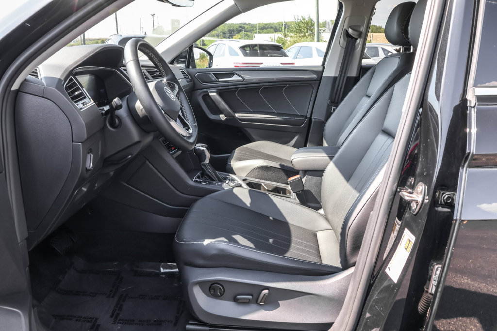 Used 2023 Volkswagen Tiguan SE w/ Panoramic Sunroof Package AWD/4WD image 6
