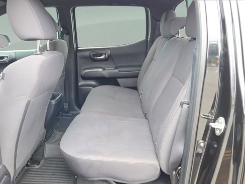 Used 2018 Toyota Tacoma TRD Sport w/ Technology Package image 12