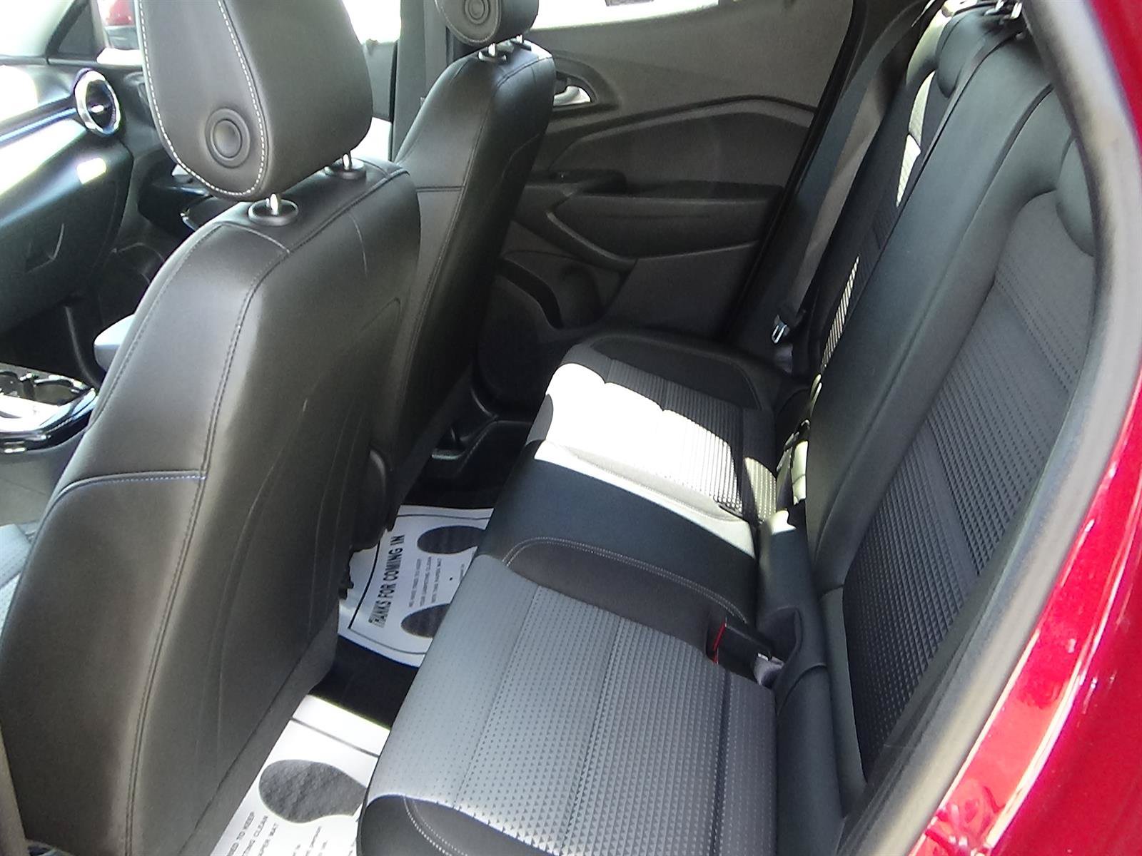 Used 2025 Chevrolet Trax LT w/ LT Convenience Package FWD image 12