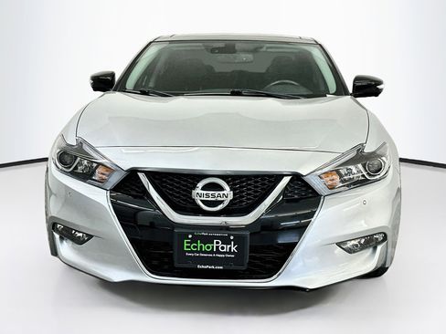 Used 2018 Nissan Maxima Platinum w/ Interior Lighting Package FWD image 2