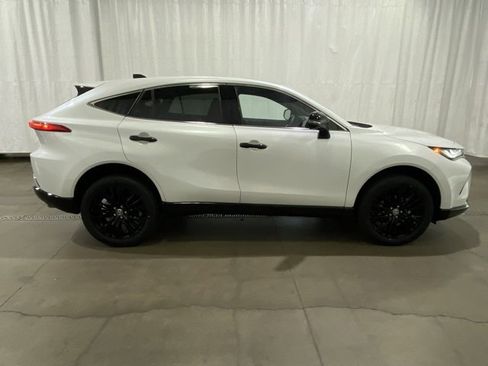 Certified 2024 Toyota Venza Nightshade image 3