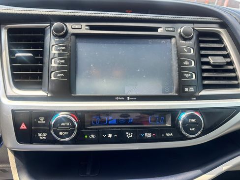 Used 2014 Toyota Highlander XLE AWD/4WD image 19
