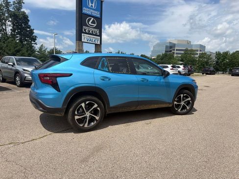 Used 2025 Chevrolet Trax RS w/ Sunroof Package FWD image 25