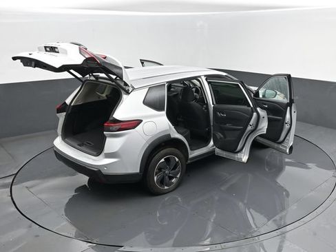 Used 2024 Nissan Rogue SV AWD/4WD image 26