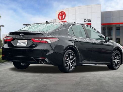 Used 2023 Toyota Camry SE image 4