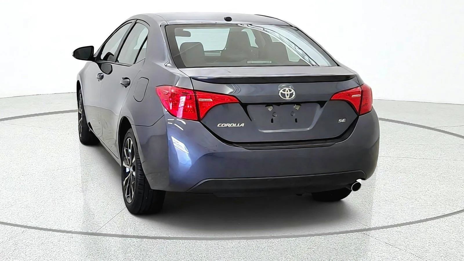 Used 2018 Toyota Corolla SE w/ SE Premium Package FWD image 7