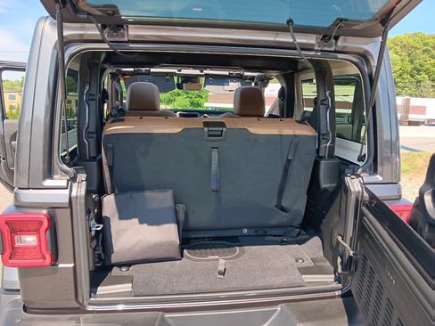 Used 2021 Jeep Wrangler Rubicon AWD/4WD image 18